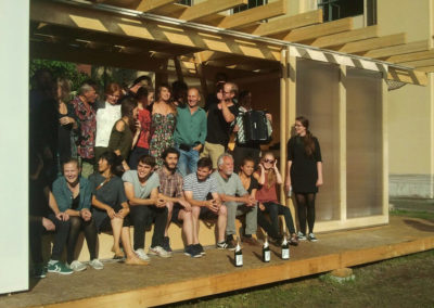 Bau des Traumschüffs Genossin Rosi, Bauhaus Weimar, Bauteam im Rohbau