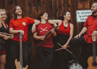 Zargenbruch vor einem Scheunentor